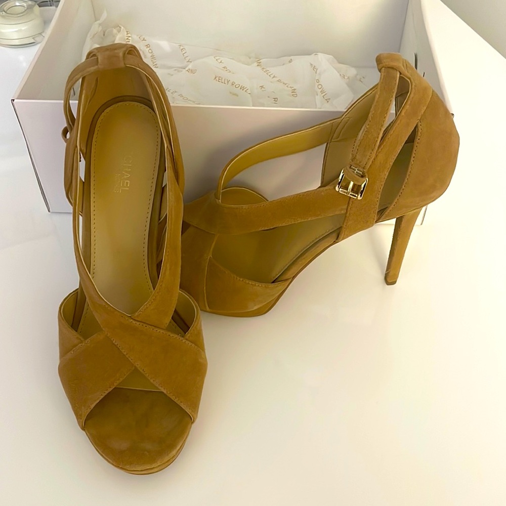 Michael Kors suede hill sandal 7.5 new